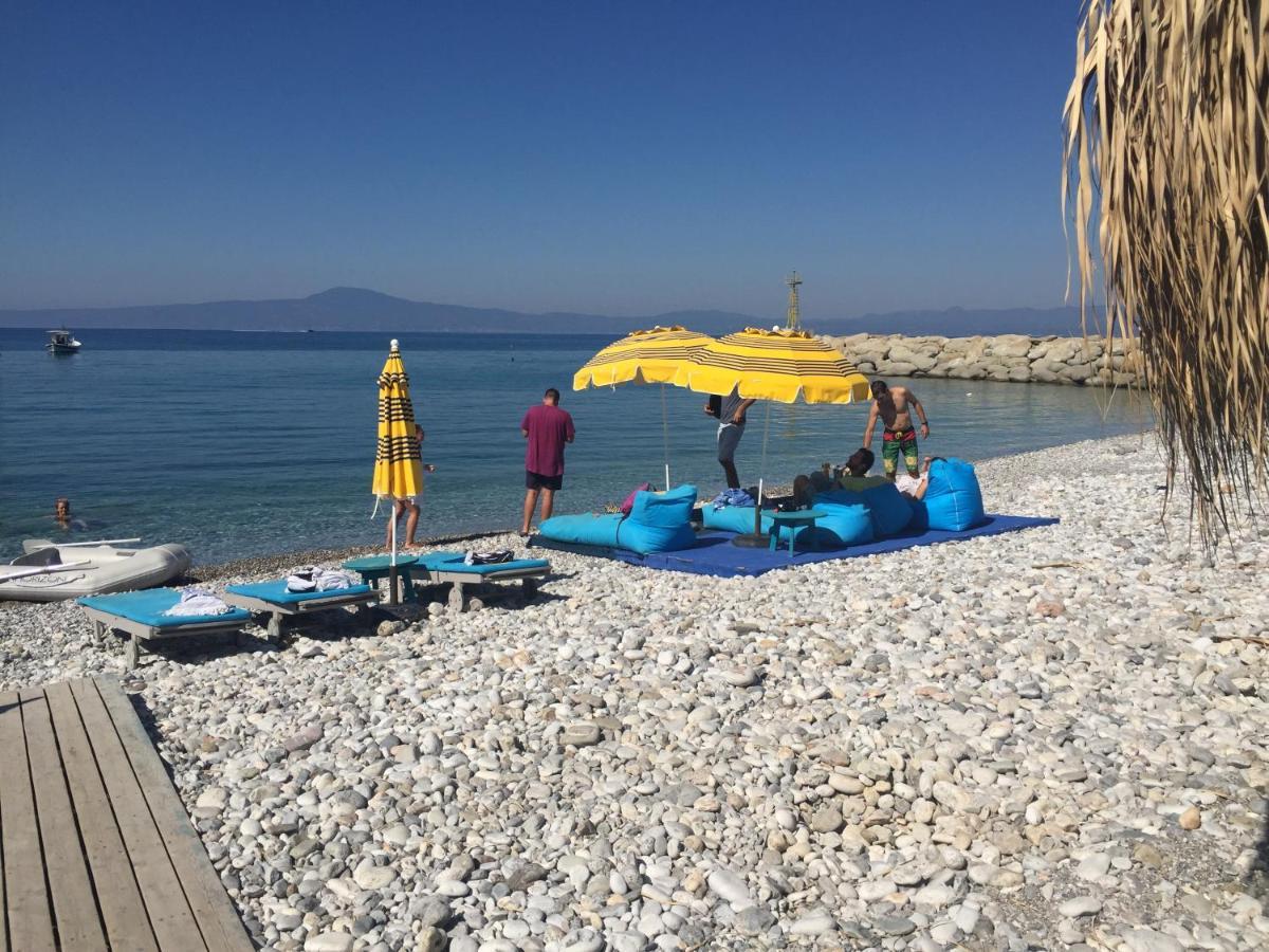 Ferienwohnung Agali 2 Maizonette Front Of The Sea Akrogiali Exterior foto